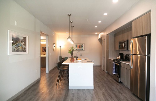 Camarillo Condo | King Bed/Gym/Hot Tub/850/Parking/Wifi