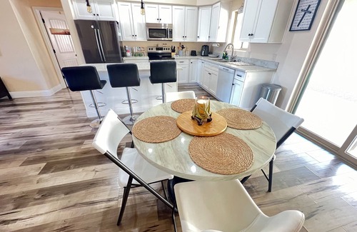 Fortuna Foothills House | King bed - hot tube, 2 queens, sofa sleeper. Home away from home.