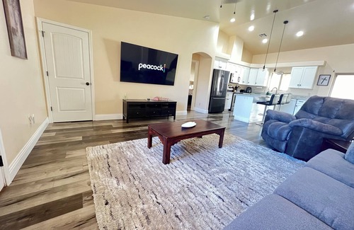 Fortuna Foothills House | King bed - hot tube, 2 queens, sofa sleeper. Home away from home.