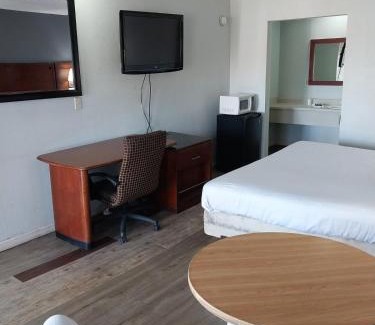 Jackson Apartment | King Bed Hotel Room 201