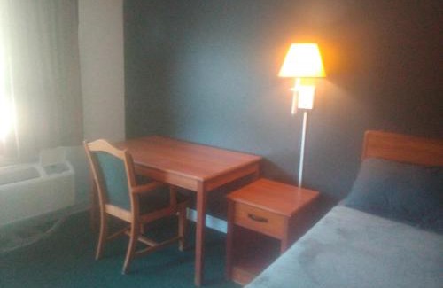 Livingston Apartment | King Bed Hotel Studio 114