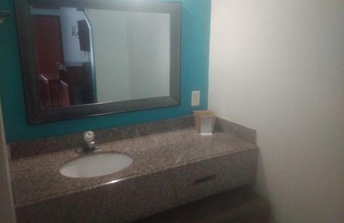 Livingston Apartment | King Bed Hotel Studio 119