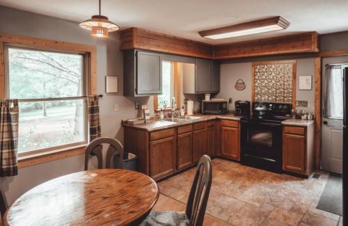 Rockbridge House | King Bed House w Private Hot Tub