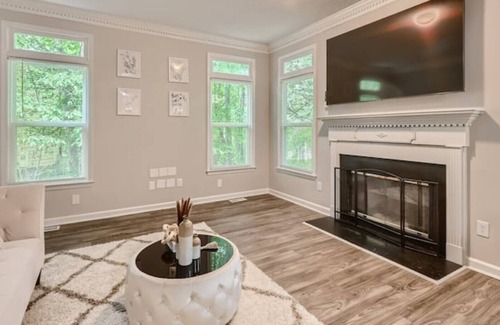 Northeast Raleigh House | King Bed | Luxury Family Home | Near Downtown/NCSU