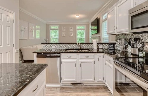 Northeast Raleigh House | King Bed | Luxury Family Home | Near Downtown/NCSU