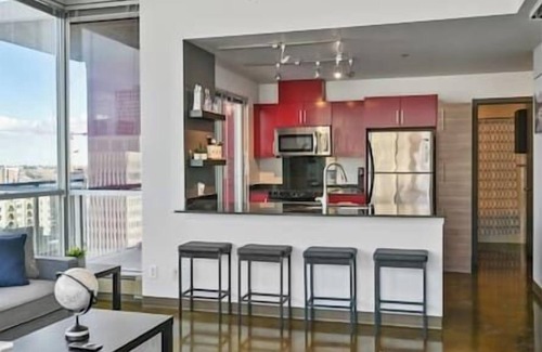 Victoria Park Apartment | King Bed | Mins to Saddledome | AC | UG Parking