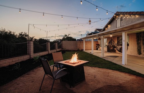 Covina House | King Bed Modern Home Near Los Angeles