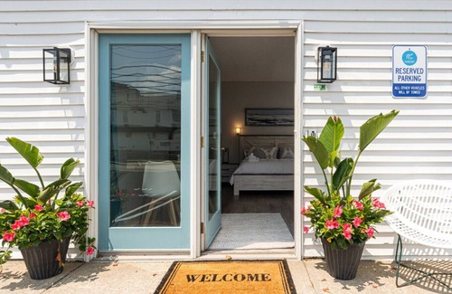 Old Orchard Beach Apartment | King Bed Near Beach Pier and Palace Playland 441