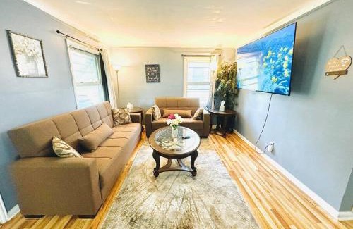Dearborn Apartment | King Bed Private Home