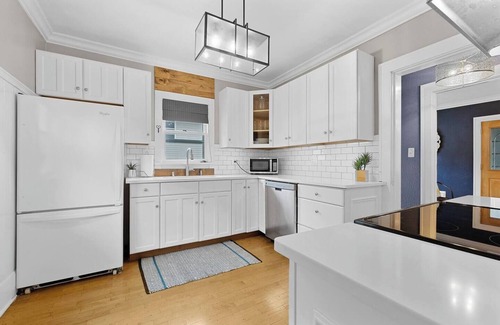 Appleton House | King Bed, Quiet Area, Central Location