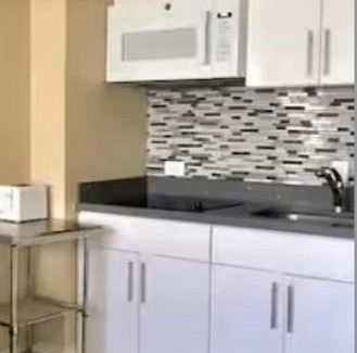 Waikiki Apartment | KING BED, Spacious, Legal, VIEW