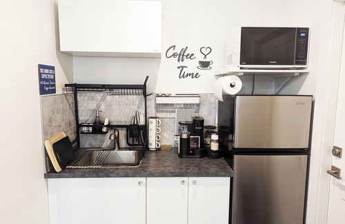 Southeast Kelowna House | King Bed Studio Suite with BBQ
