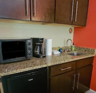 Eureka Springs Historic District Apartment | King Bed Studio Walk to Downtown Parking