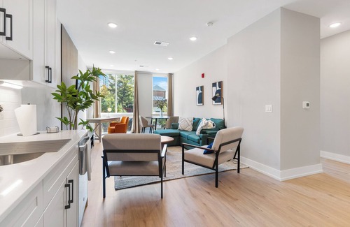 Fishtown Apartment | King Bed - Stunning Pier Views - Near Fishtown