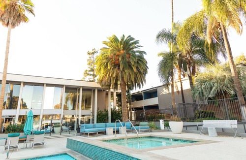 Thousand Oaks Condo | King Bed Suite w/Hot Tub, Gym, Parking