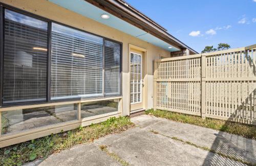 Gulfport Apartment | KING BED Well-Located Cozy Townhouse Retreat