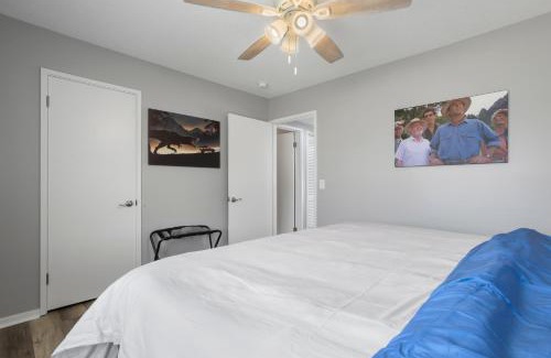 Gulfport Apartment | KING BED Well-Located Cozy Townhouse Retreat