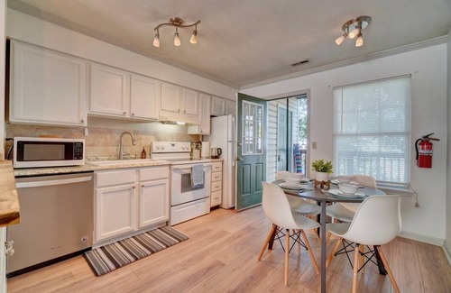 East Ocean View Apartment | King Bed WIFI - Work Space - Quiet - EZ parking