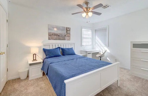 Beaumont House | king bed with Pool table, decked patio and gym