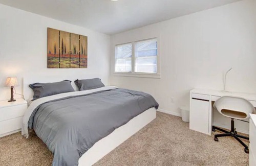 Beaumont House | king bed with Pool table, decked patio and gym