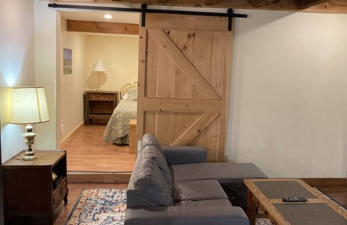 Elkins Apartment | King bedroom apartment with full laundry at Deepwell Farm