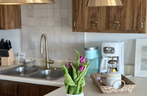 Emerald Isle Condo | King Bedroom Suite Condo - Walking Distance to Beach! Linens/Towels included!