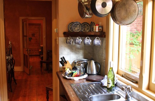 North Adelaide Apartment | King Bedroom with King Spa Bathroom ensuite and Private Courtyard