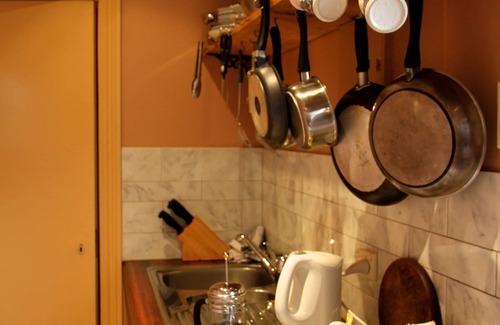 North Adelaide Apartment | King Bedroom with King Spa Bathroom ensuite and Private Courtyard