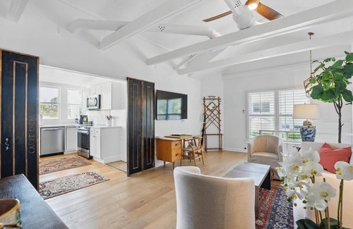 Old Naples Apartment | King Bedrooms, Two Blocks to Gulf, Shopping, and Dining in Old Naplesn