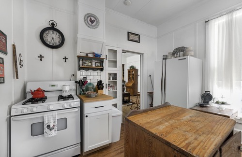 Fredericksburg Cottage | King Beds | Pet Friendly | Hot Tub | Fire Pit