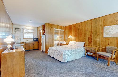 Alton Bay Hotel | King Birch Lake Homes