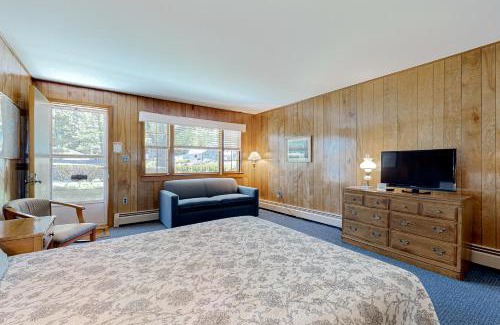 Alton Bay Hotel | King Birch Lake Homes