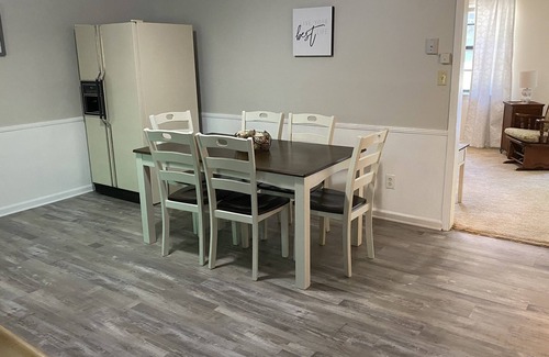 Cleveland House | King BR Townhome Cleveland TN. 2 BR 1.5 Bath