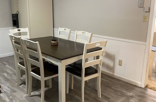 Cleveland House | King BR Townhome Cleveland TN. 2 BR 1.5 Bath
