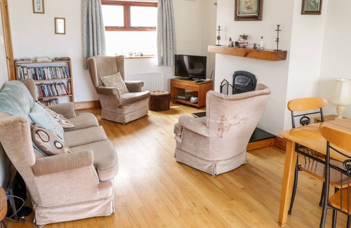 Cleggan Cottage | KING COTTAGE, family friendly in Cleggan, County Galway