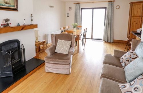 Cleggan Cottage | KING COTTAGE, family friendly in Cleggan, County Galway