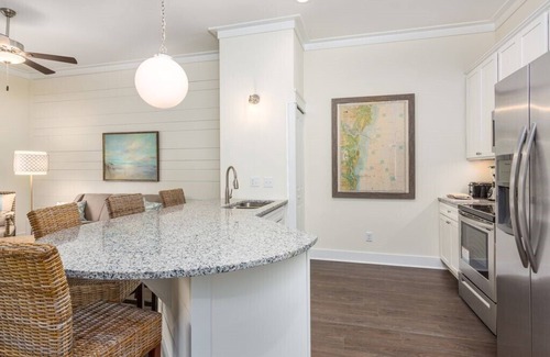 King City Condo | King one-bedroom condo w/pool in the SSI Village area Unit 2205