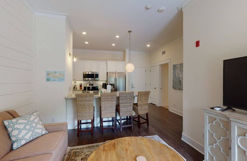 King City Condo | King one-bedroom condo w/pool in the SSI Village area Unit 2205