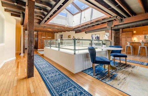 Shelby Park House | KING Penthouse Sleep8 4Bed 3BR 2BA Swepson Loft