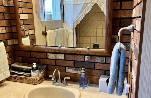 Aberdeen Bed & Breakfast | King Private Room-Dogs, Big or little, are Always Welcome