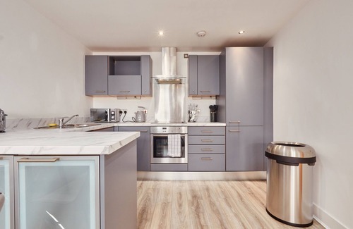 Leeds Apartment | King River Canal View Free Secure Parking