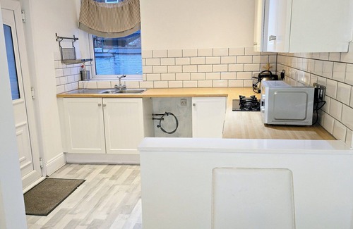Oldham Apartment | King Room. Located in Moston, 4.6 mi from Etihad Stadium.