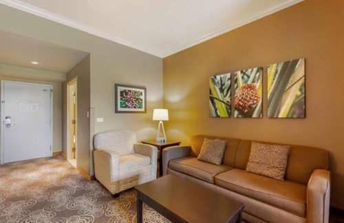 Miami Springs Apartment | King Room Near Curtiss Mansion MIA