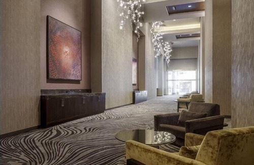 McLean Apartment | King Room Near Levis Clothing Store WDC