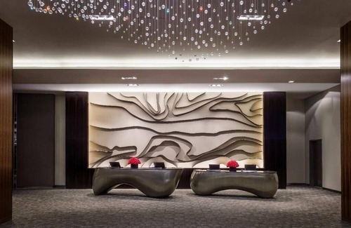 McLean Apartment | King Room Near Levis Clothing Store WDC