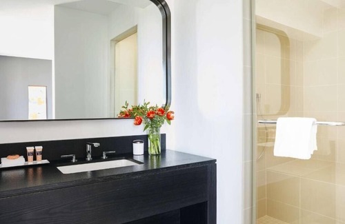 Japantown Apartment | King Room Near Sequoia Living SAN
