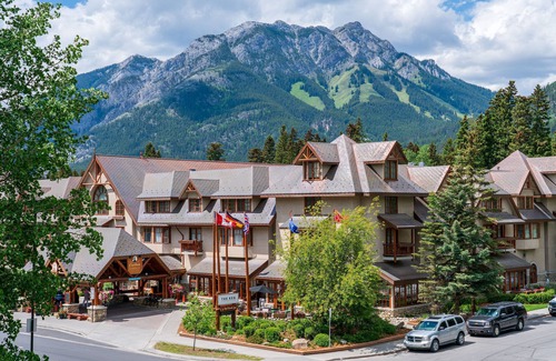 Banff Apartment | King Room, Steps to Downtown | Onsite Hot Tub