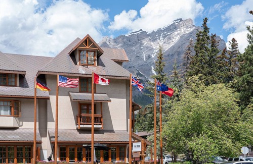 Banff Apartment | King Room, Steps to Downtown | Onsite Hot Tub
