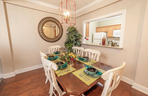 Lackey Condo | King's Creek Resort 2-bedroom plus Sunroom. Water Country. Busch Gardens.