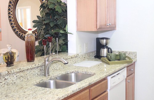 Lackey Condo | King's Creek Resort 2-bedroom plus Sunroom. Water Country. Busch Gardens.